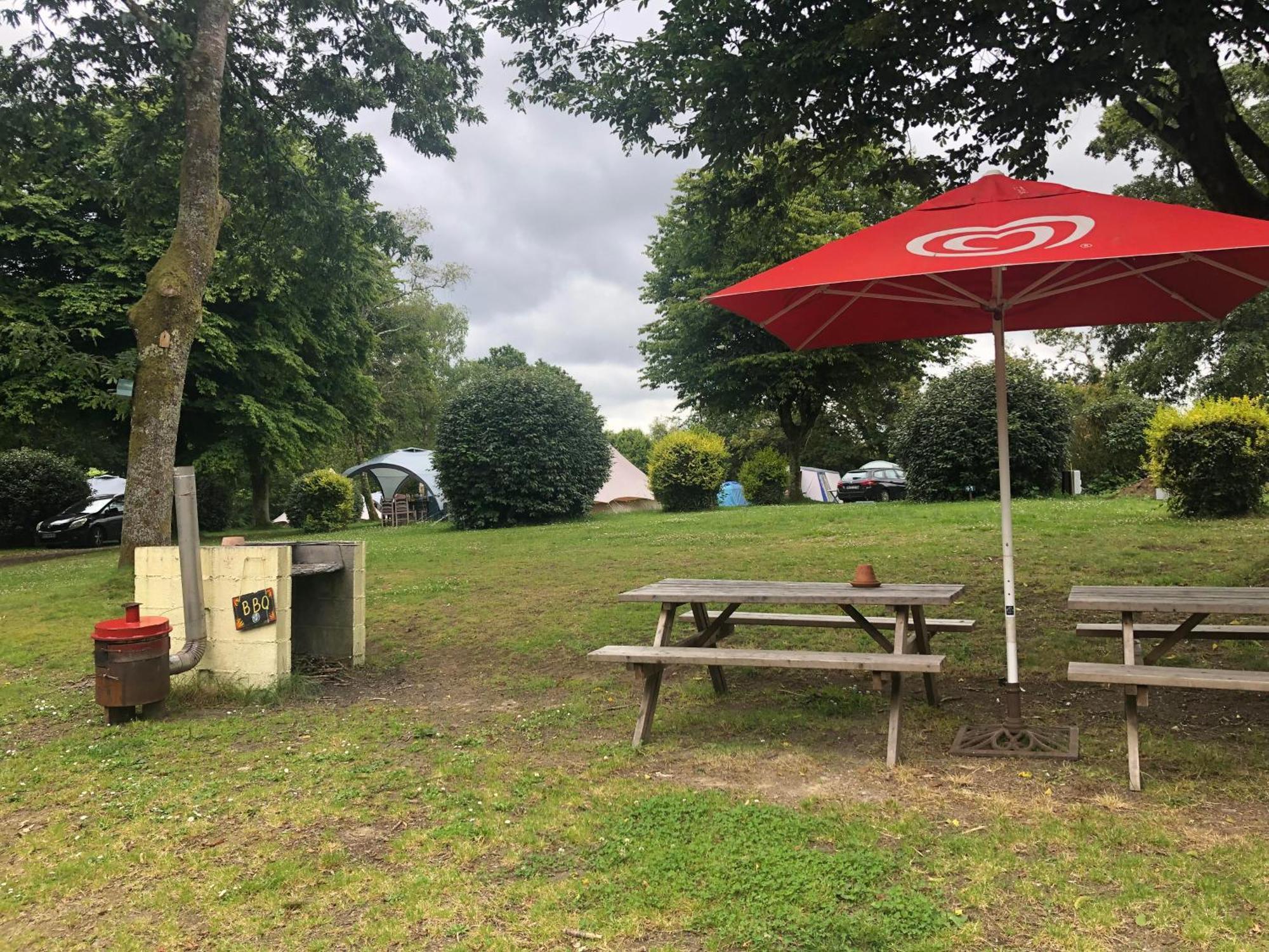 Camping Au Lac Du Drennec Glamping Tent Commana Exteriér fotografie