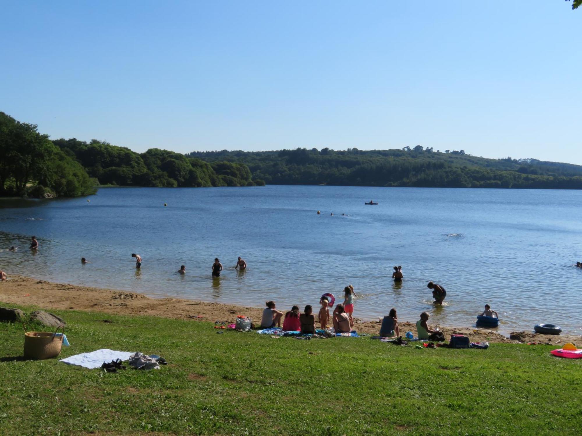 Camping Au Lac Du Drennec Glamping Tent Commana Exteriér fotografie