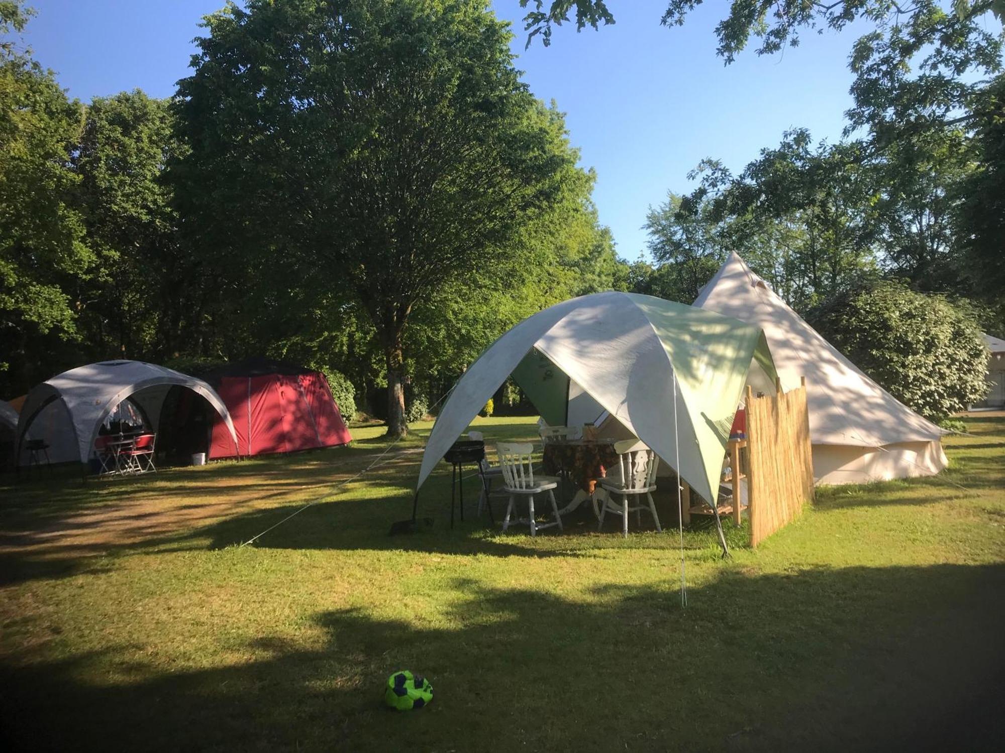 Camping Au Lac Du Drennec Glamping Tent Commana Exteriér fotografie